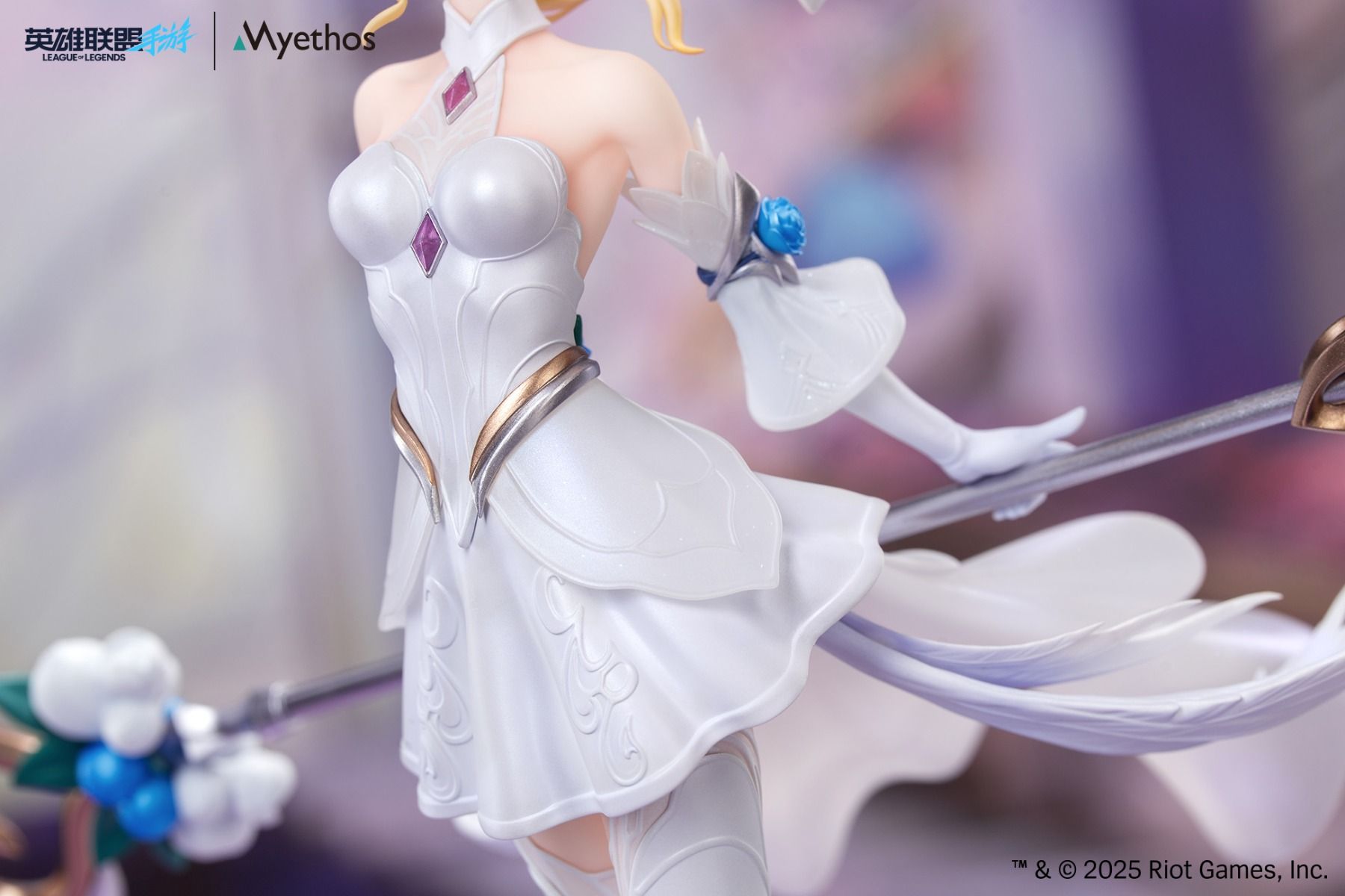 (1/8 Scale Fgure) League of Legends Gift+ Crystal Rose Lux