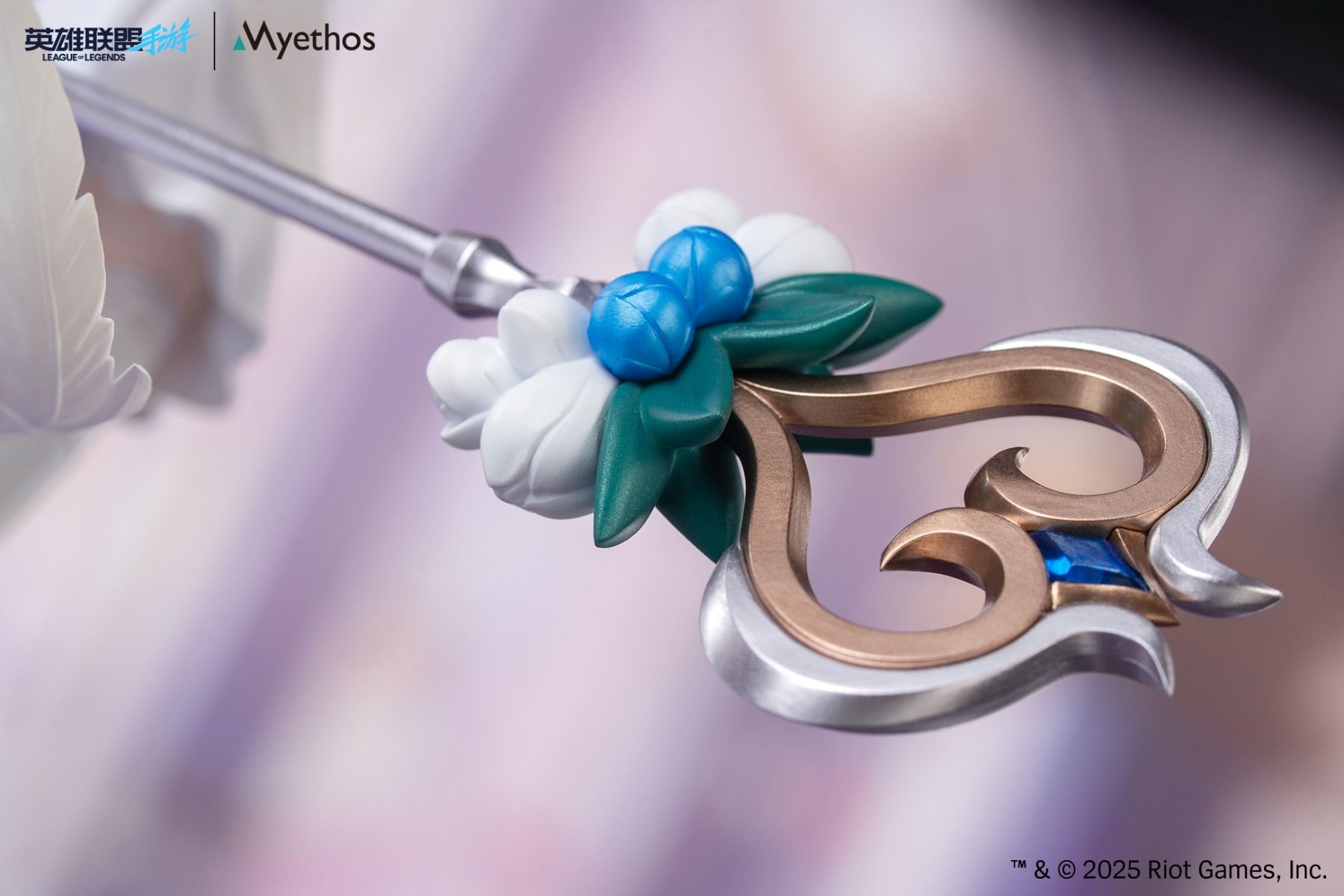 (1/8 Scale Fgure) League of Legends Gift+ Crystal Rose Lux