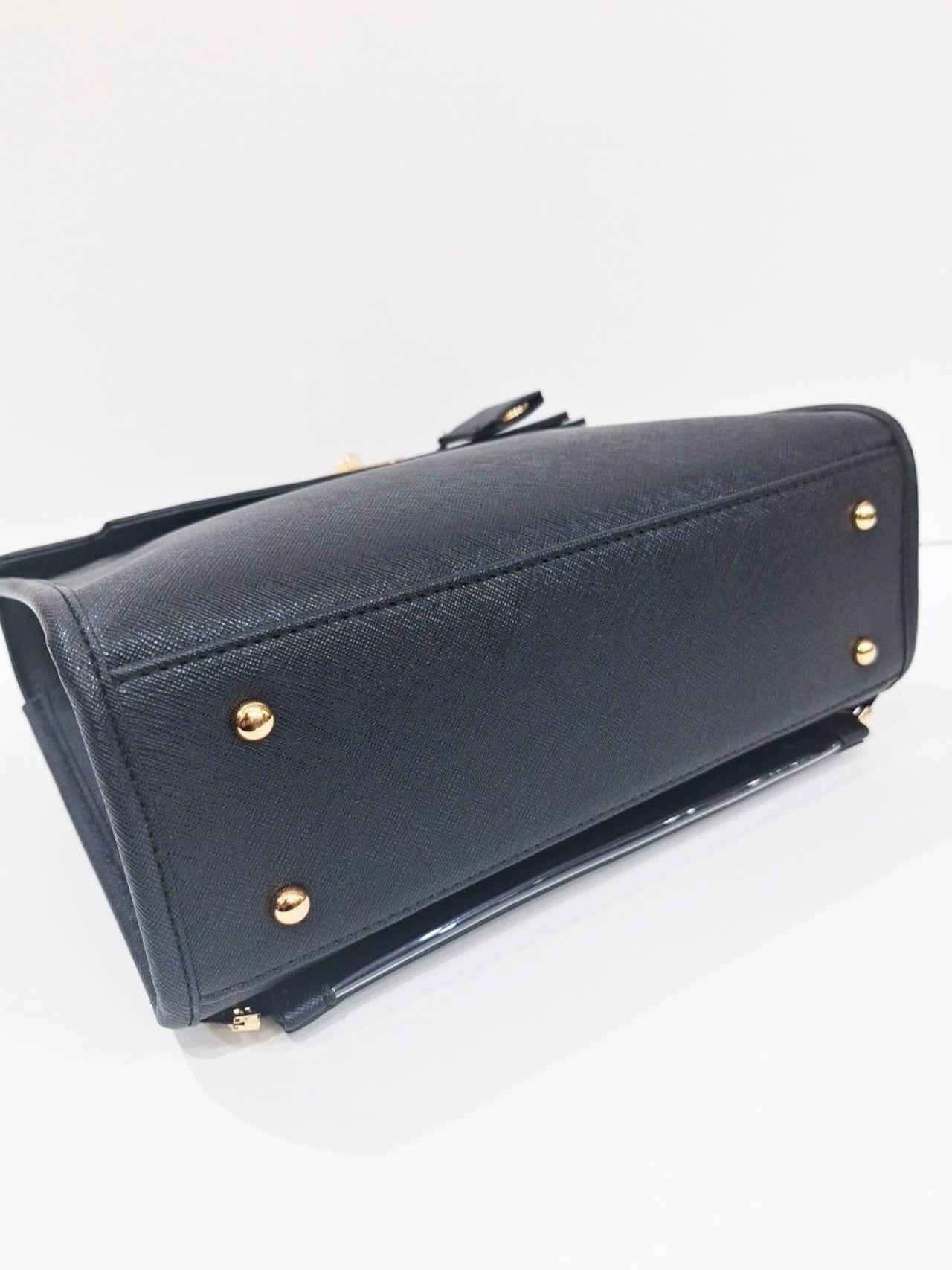 (Goods - Bags) REA RARE Concealable Ita Bag Square