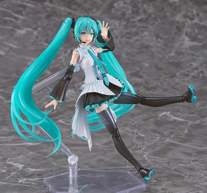 VOCALOID Hatsune Miku: Happy 16th Birthday Ver. - Model Kit | animate USA