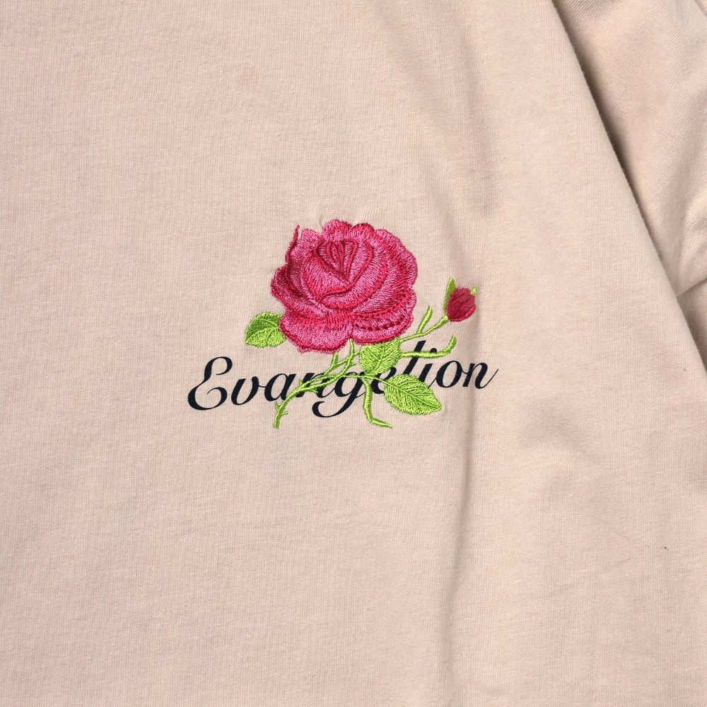 [Evangelion] RADIO EVA Flower Embroidery Cutsew MARI BEIGE